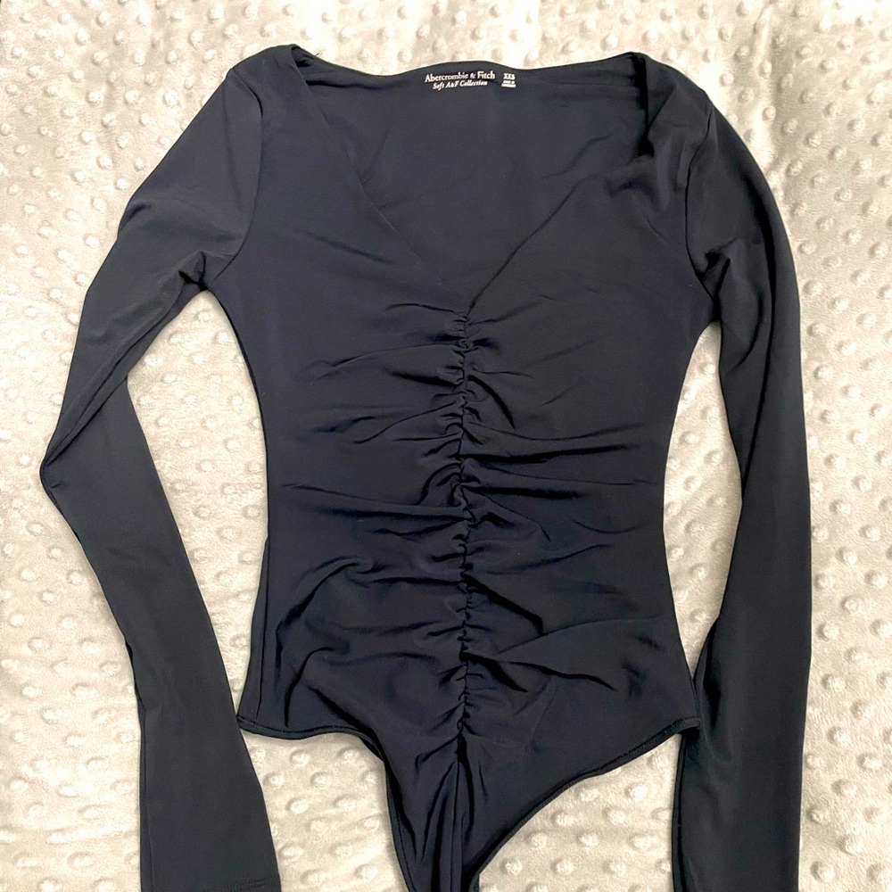NWOT Long Sleeve Ruched V-Neck Bodysuit